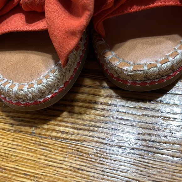 Universal Thread fabric big bow slides.  Orange. Size 8. - Picture 5 of 10